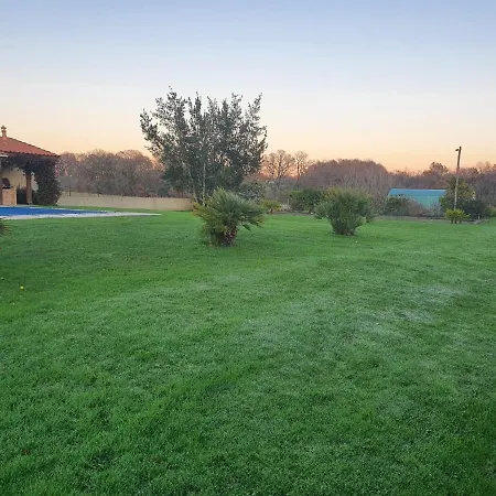 Le Domaine De Laurolie Гостевой дом *