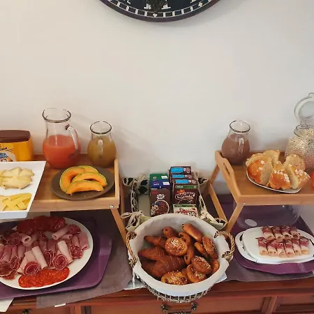 Le Domaine De Laurolie Guest house