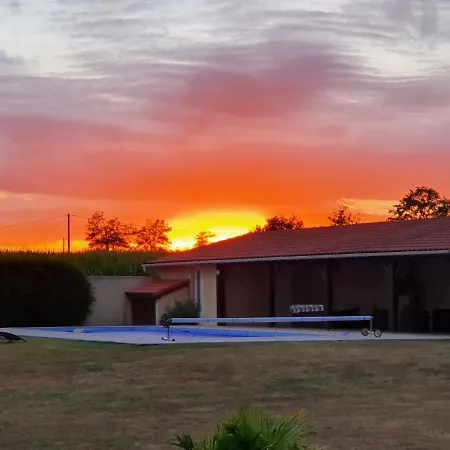 Le Domaine De Laurolie Guest house